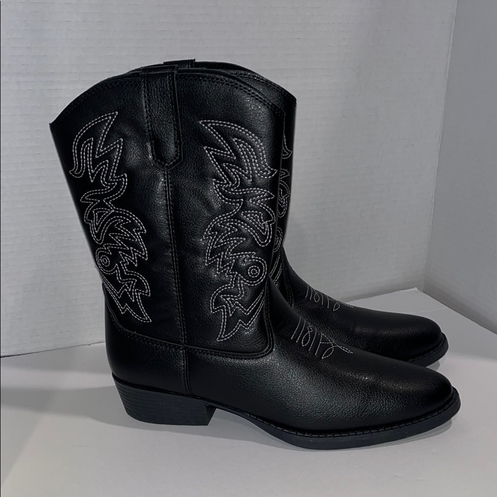 Deer Stags Black Heeled Boots with Intricate Stitching
